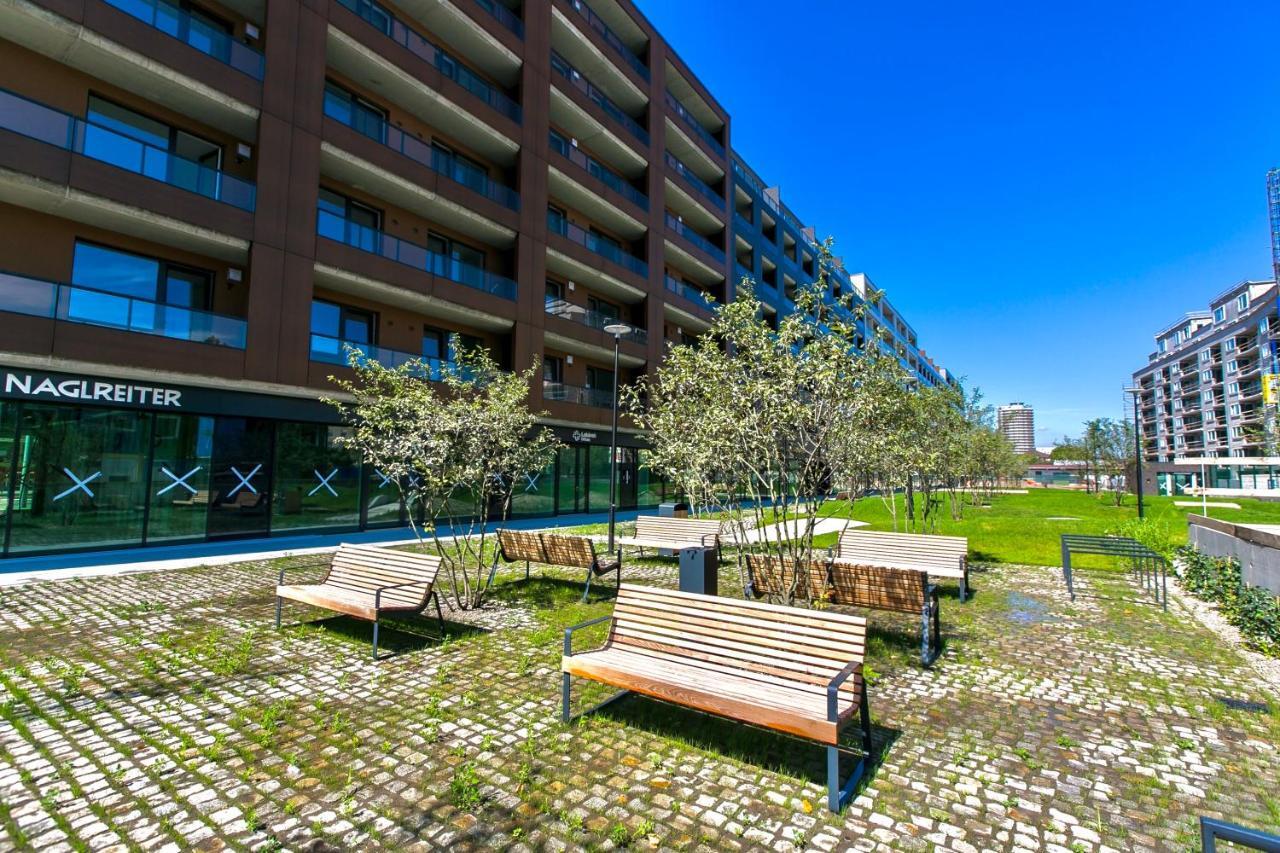 Luxury, Bright Studio With Parking And Balcony In Bratislava Center Eksteriør billede