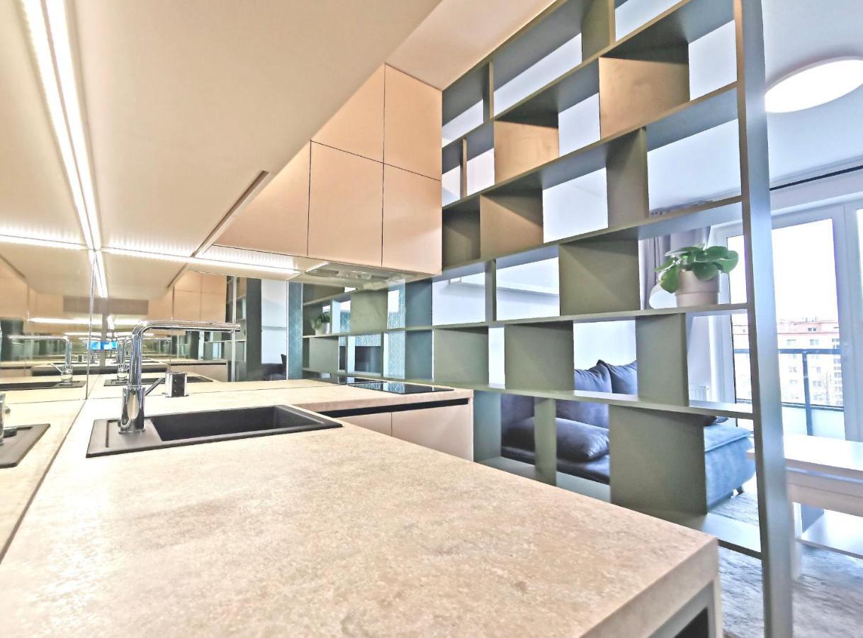 Luxury, Bright Studio With Parking And Balcony In Bratislava Center Eksteriør billede